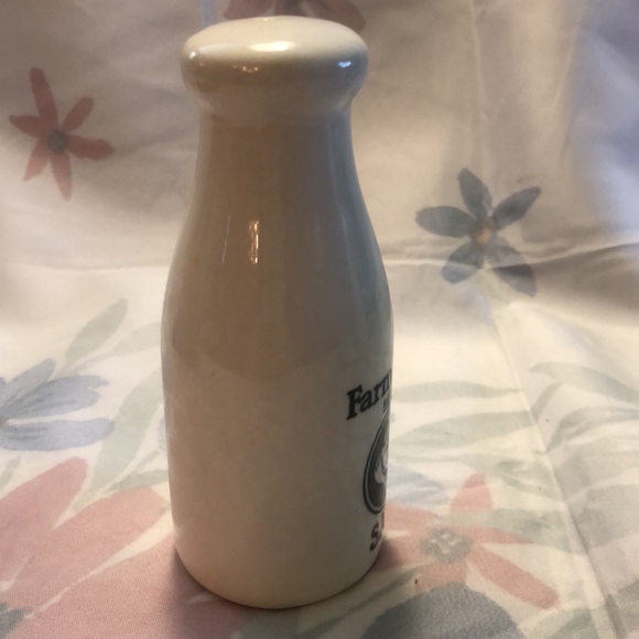 Vintage Ceramic Country Fresh Pepper & Farm Fresh Salt Shakers w/cow motif - Picture 11 of 13